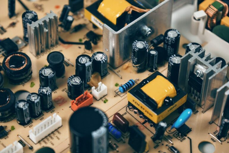 Capacitor and chip circuit