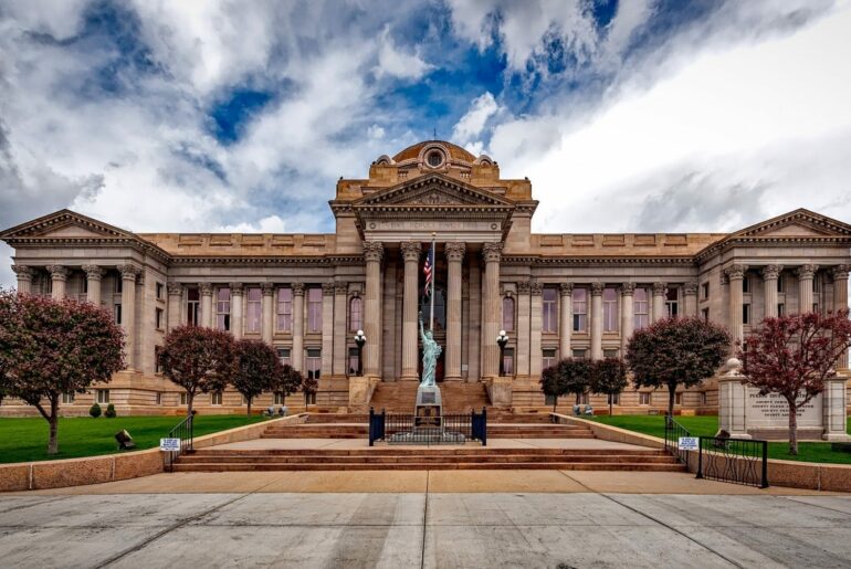 Picture of a pretty cool courthouse