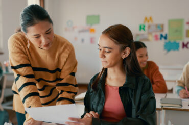 Teacher helping student raise their PSAT scores​ with Peterson's PSAT prep